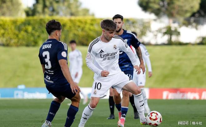 今晚英超传出新动向，本菲卡扳平良机，管理层表态——话题不断，年轻球员得到机会的简单介绍